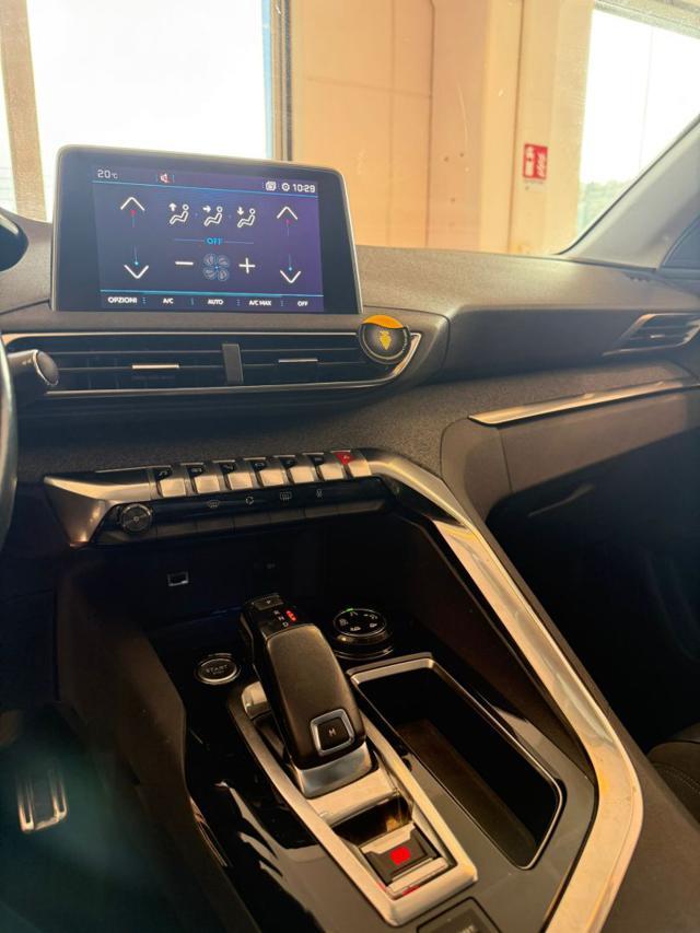 PEUGEOT 5008 BlueHDi 120 S&S EAT6 Crossway