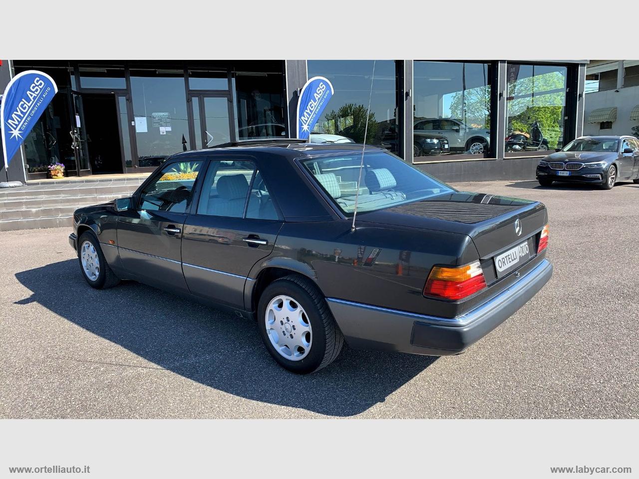 MERCEDES-BENZ 200 E DA COLLEZIONE