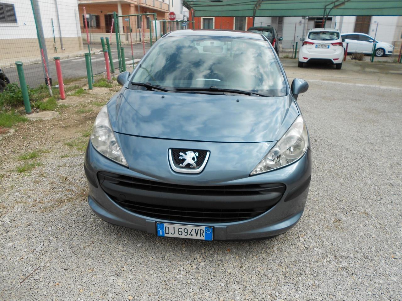 Peugeot 207 1.4 8V 75CV 5p. ONE Line