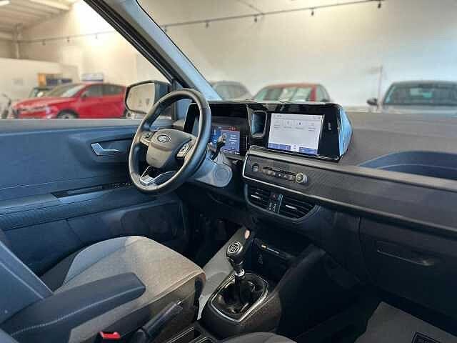 Ford Tourneo Courier 1.0 EcoBoost Titanium