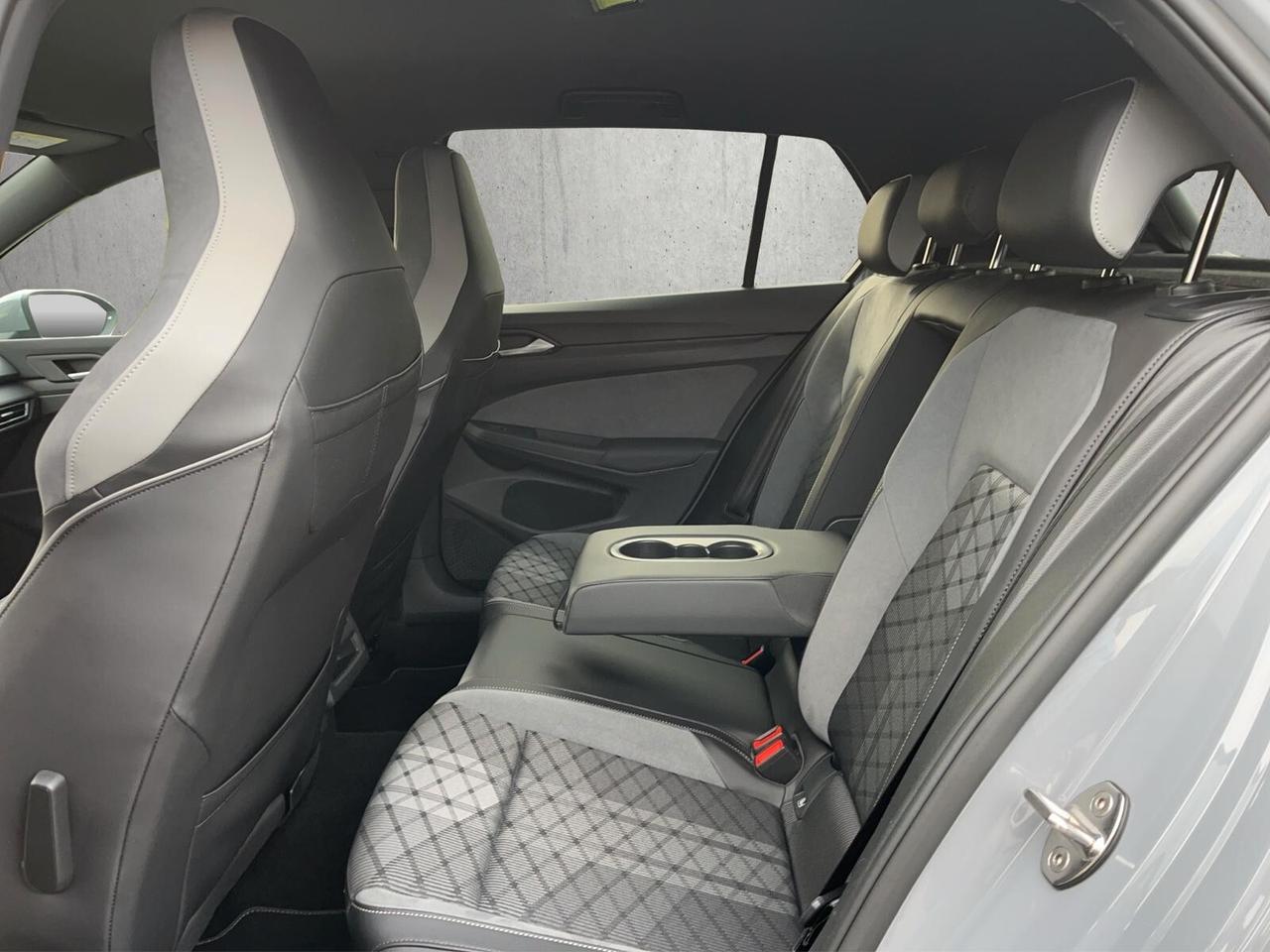 Volkswagen Golf 1.5 eTSI 115 CV DSG R-Line