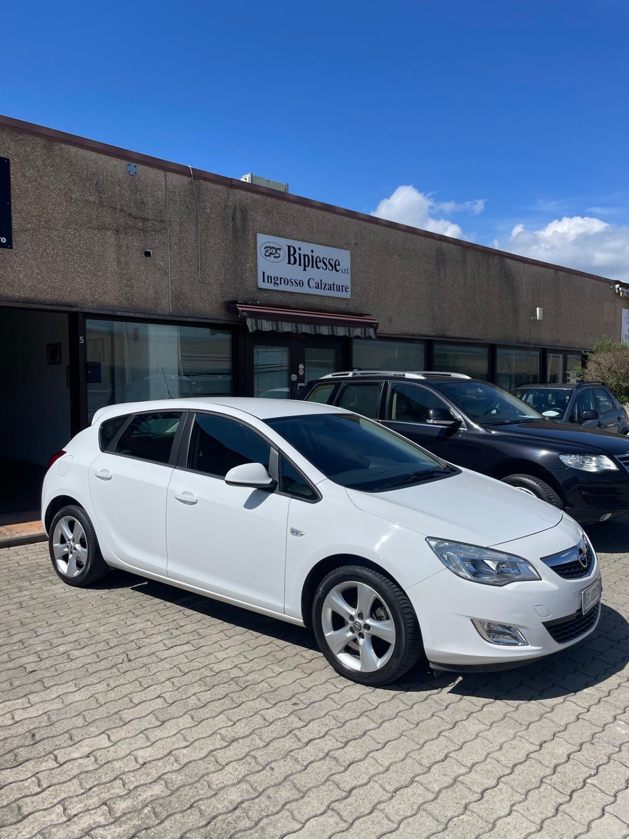 Opel Astra 1.4 100CV 5 porte Cosmo