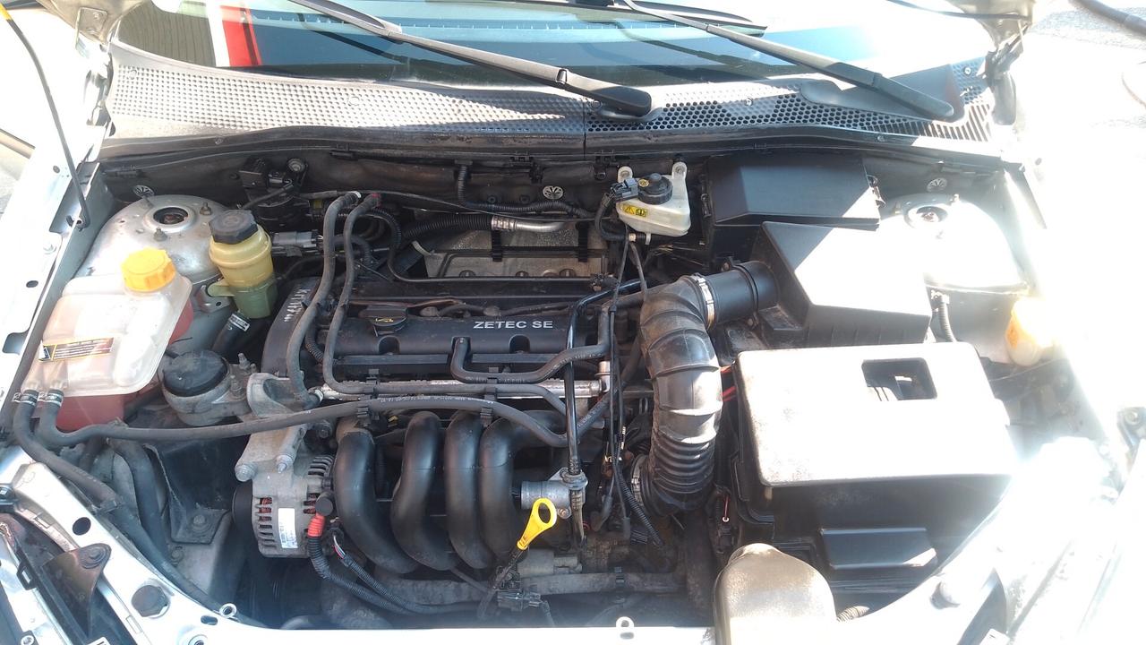Ford Focus 1.6i 16V cat 5p. Zetec neopatentati