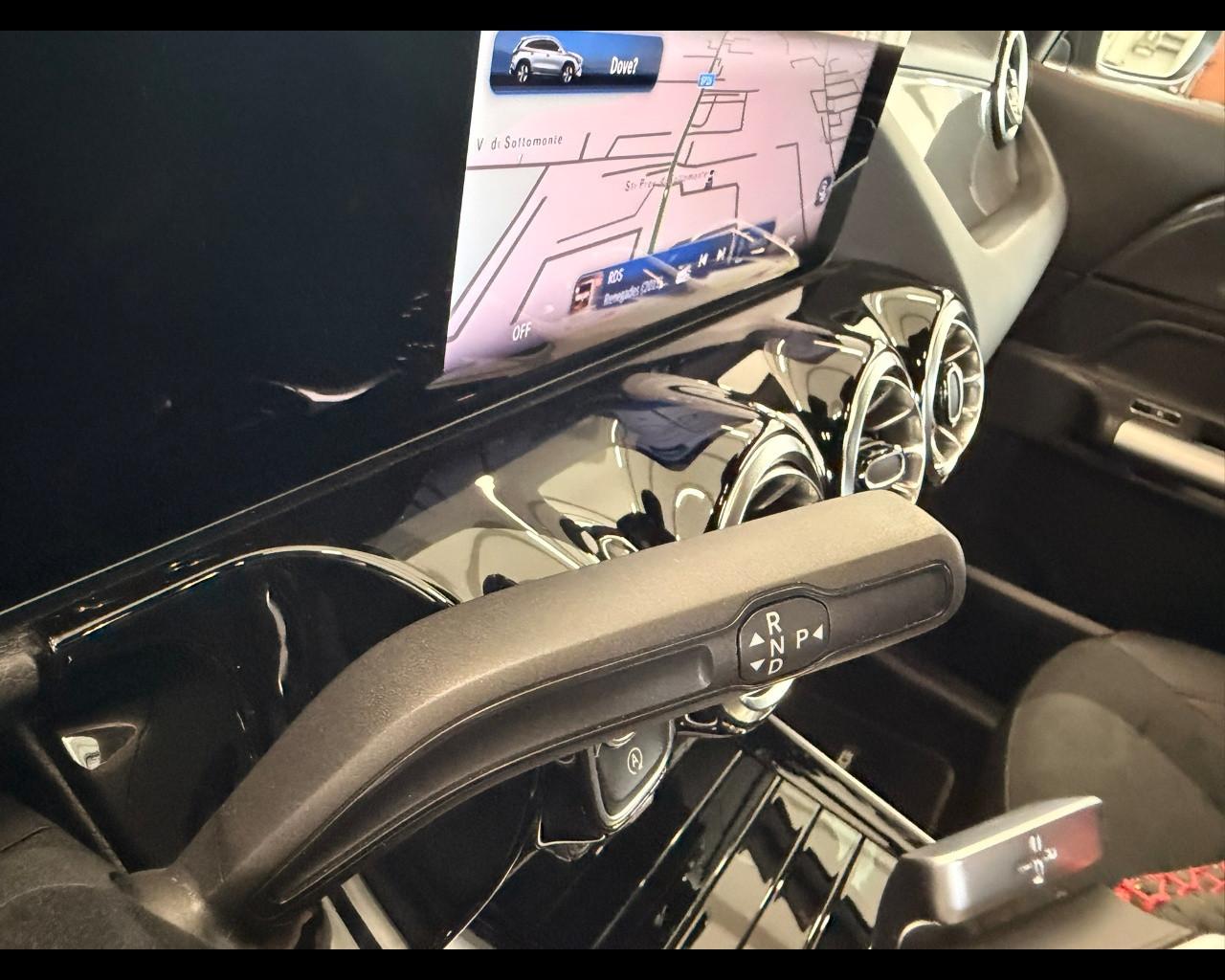 Mercedes-Benz GLA (H247) - GLA 200 d Automatic 4Matic AMG Line Premium