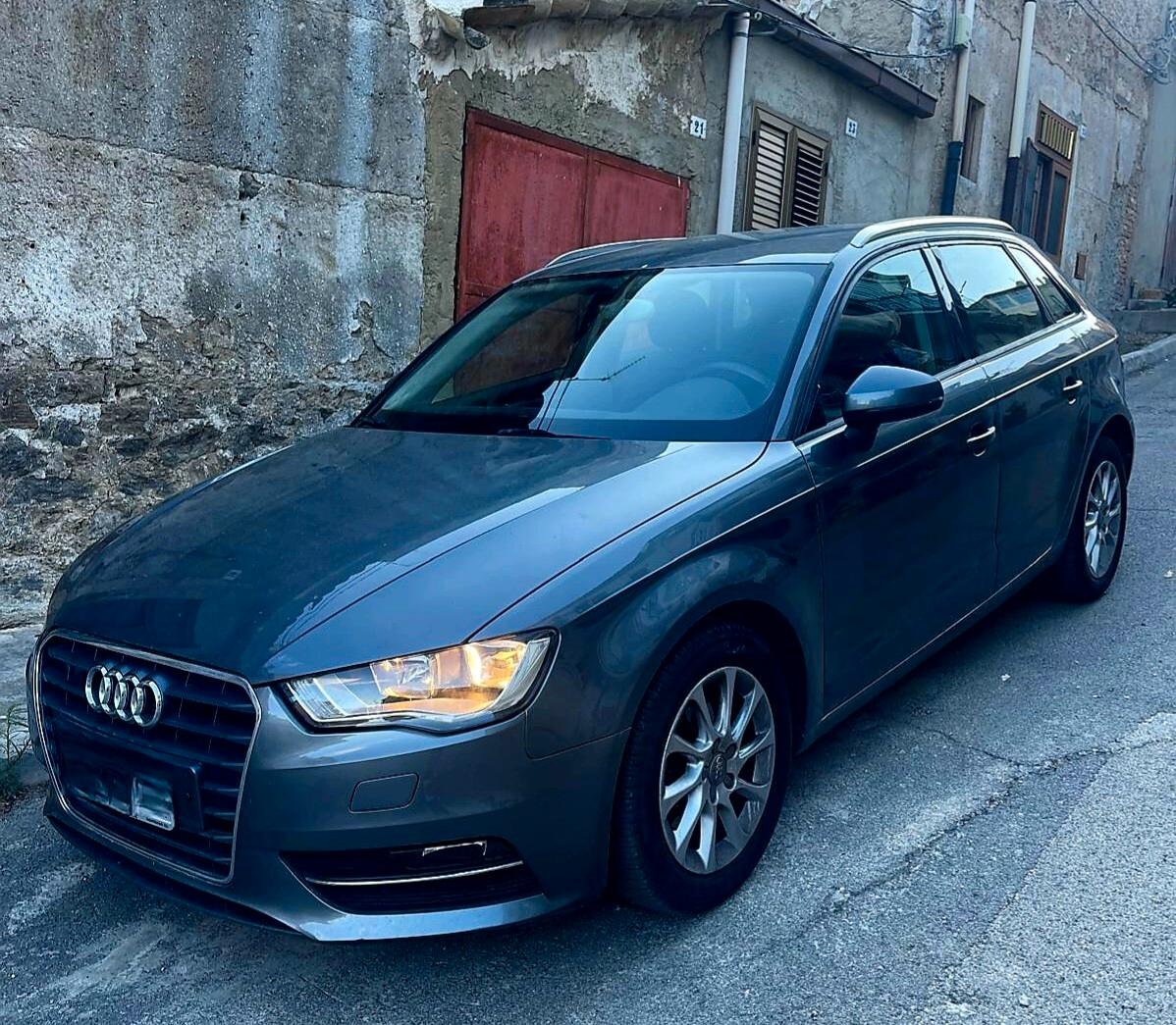 Audi A3 SPB 1.6 TDI 105 CV CR Ambition