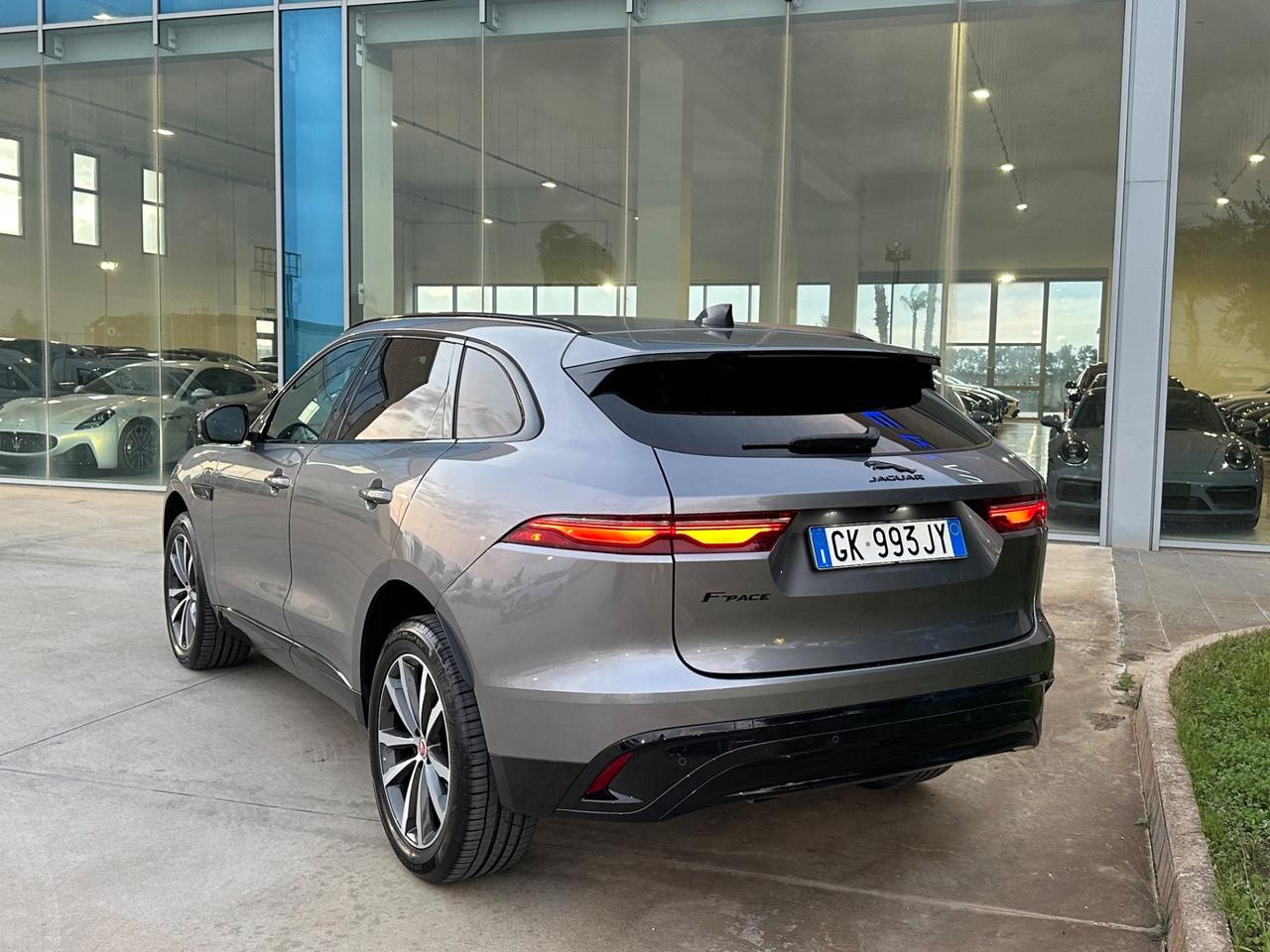 Jaguar F-Pace 2.0d SE 163cv AUTOCARRO N1 totalmente detraibile