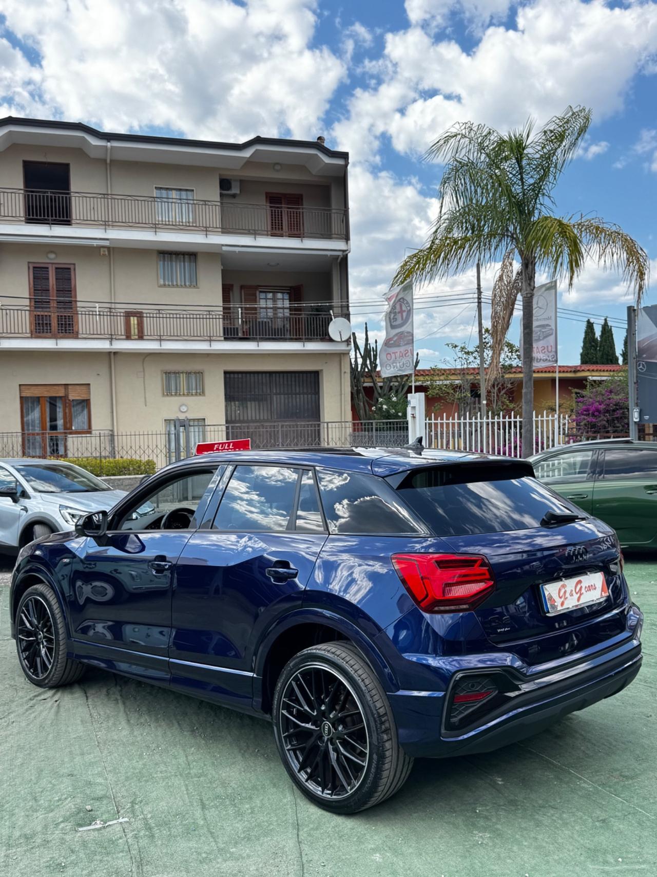 Audi Q2 30 TDI Identity Black