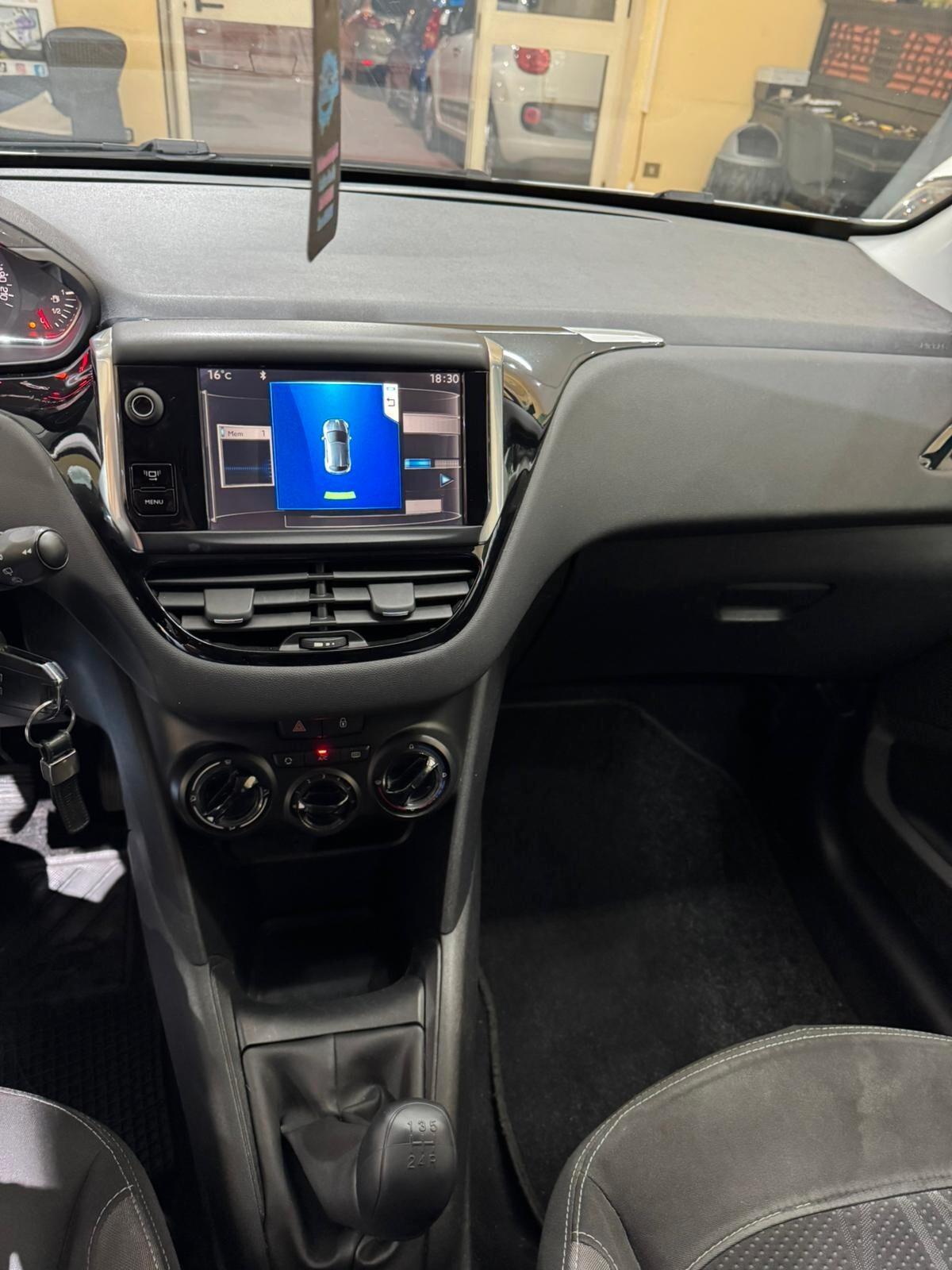 Peugeot 208 1.4 HDi 68 CV 5 porte Allure