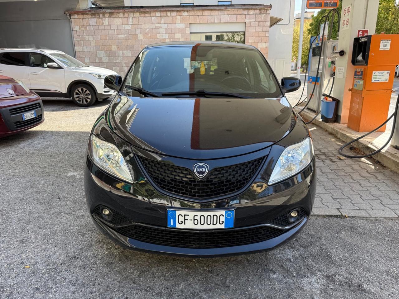 Lancia Ypsilon 1.0 FireFly S&S Hybrid Ecochic Gold