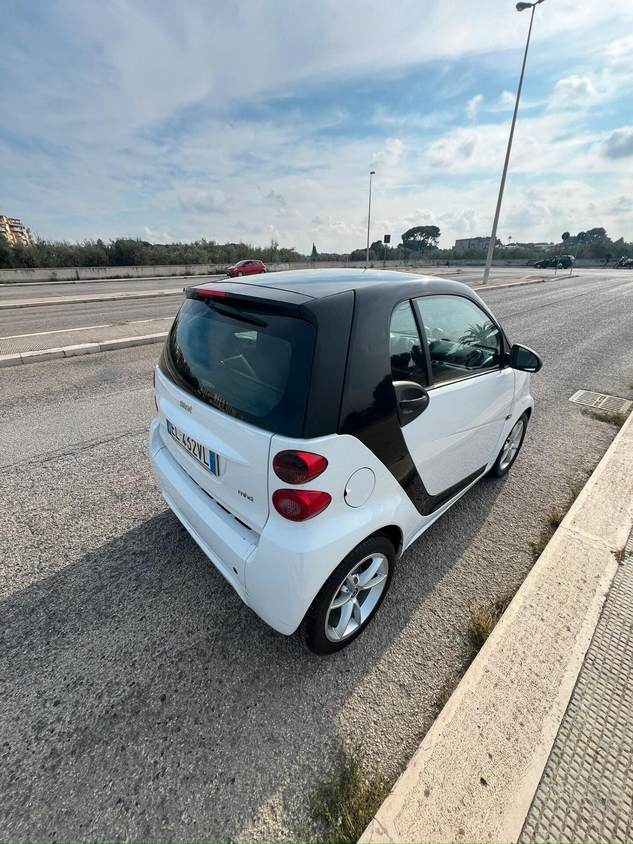 Smart ForTwo 1000 52 kW coupé passion - 2012