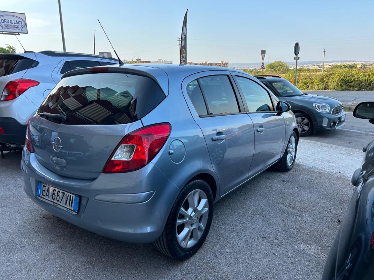 Opel Corsa 1.2 5 porte Cosmo