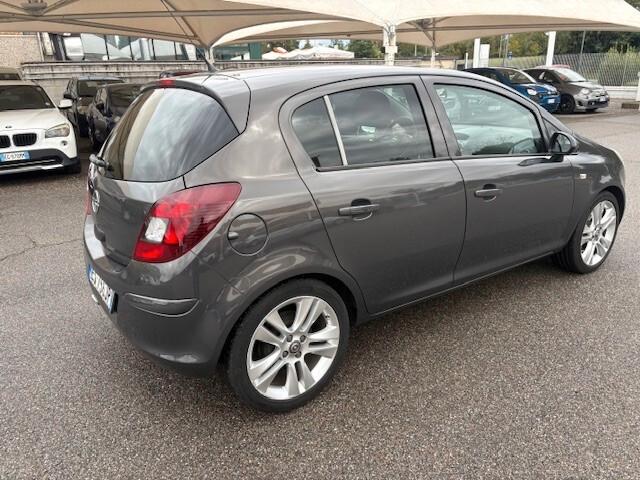 Opel Corsa 1.4 16V 5 porte Sport