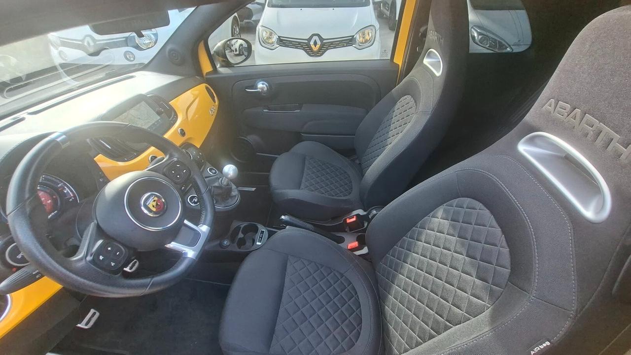 Abarth 595 1.4 Turbo T-Jet 165 CV con tetto apribile