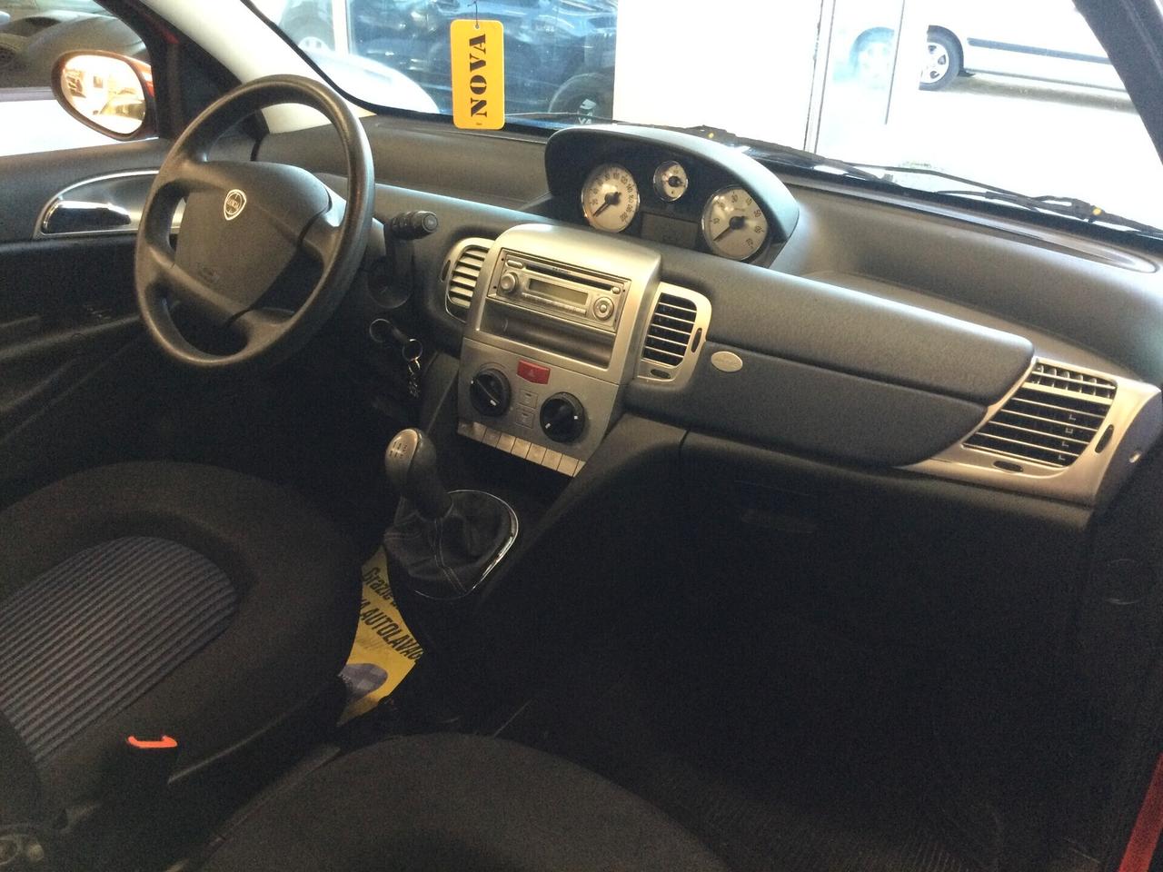 Lancia Ypsilon 1.3 MJT 75 CV Argento