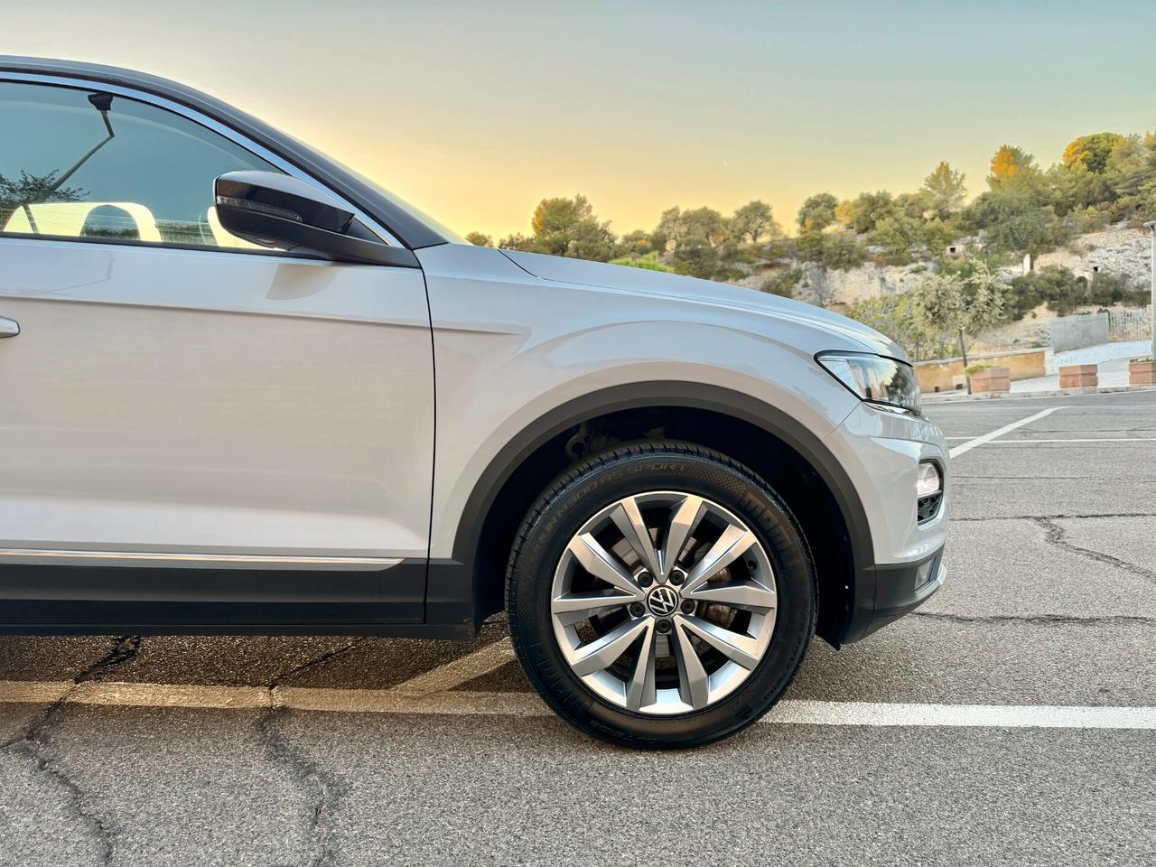 Volkswagen T-Roc/1.0 TSI 110 CV/CAR PLAY/CERCHI 17"/NEOPATENTATI