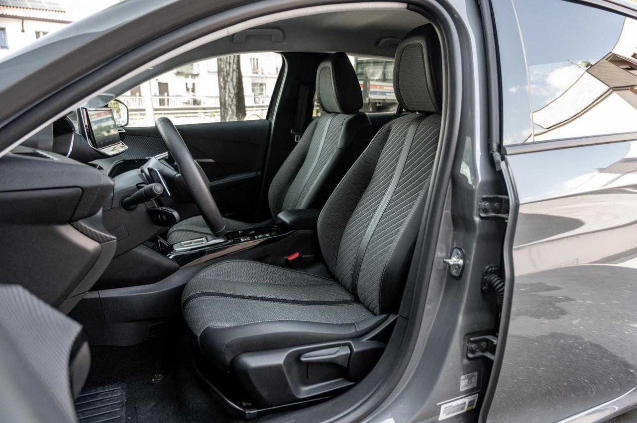 Peugeot 208 1.2 hybrid Allure 110cv e-dcs 6