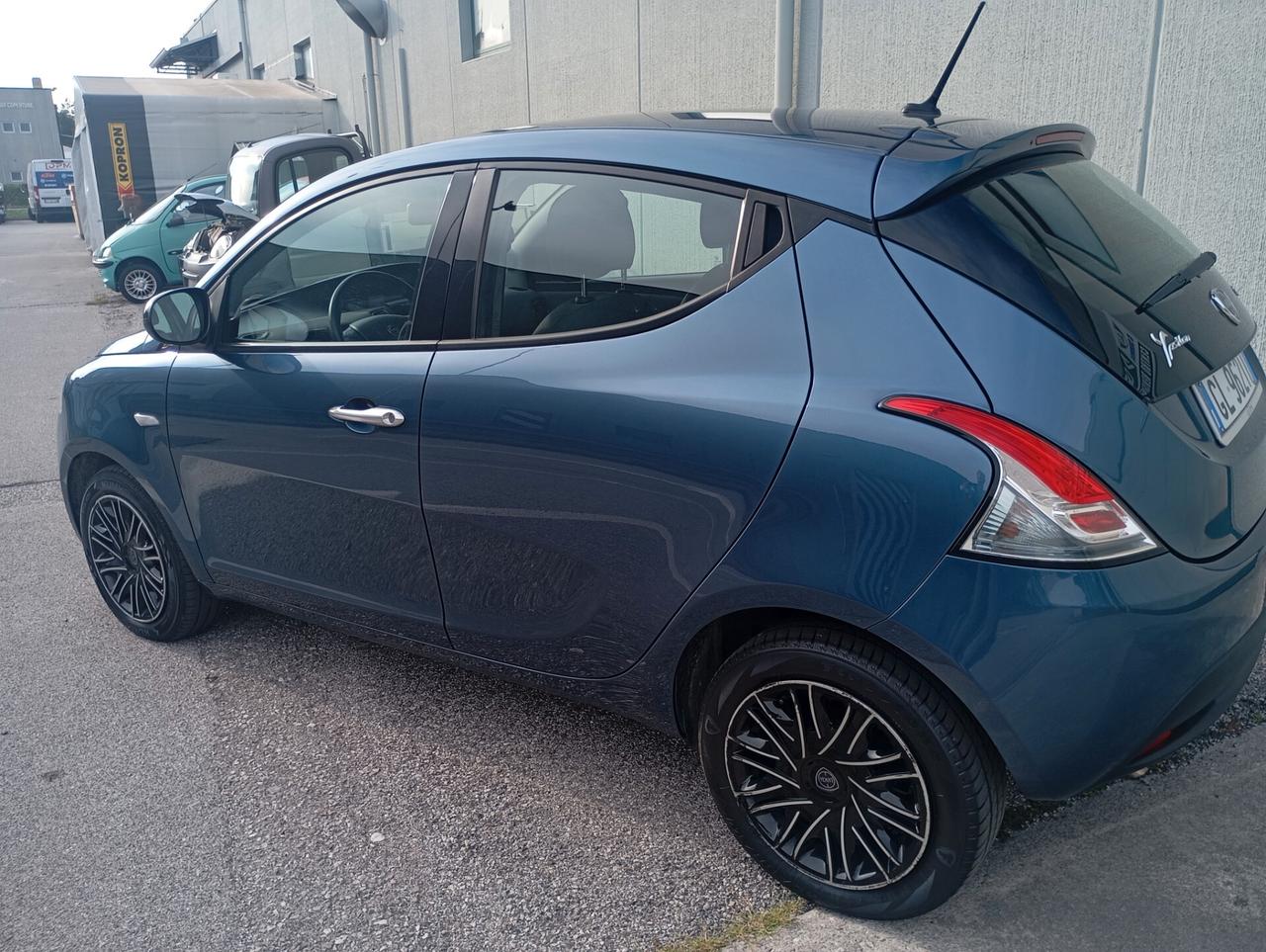 Lancia Ypsilon 1.0 Fire hibrida BENZINA