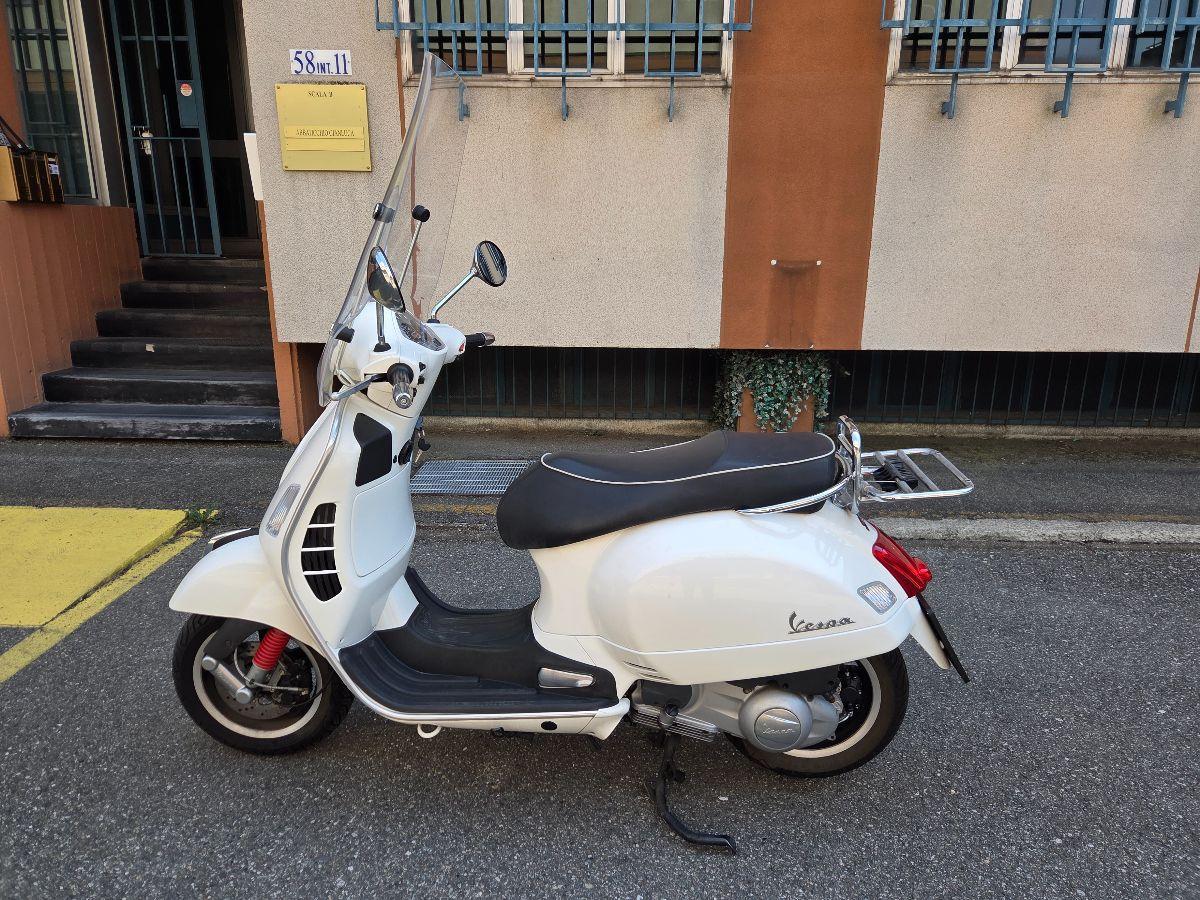 Vespa - GTS 300 - Super