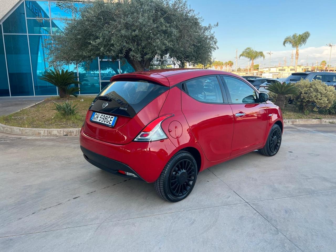Lancia Ypsilon 1.0 Hybrid Ecochic