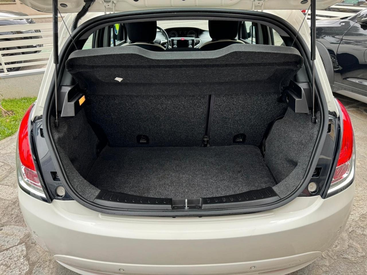 LANCIA YPSILON 1.2 69cv 5p GPL ECOCHIC GOLD NEOP.