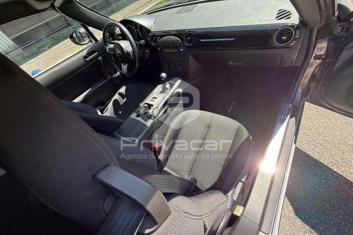 MAZDA MX-5 Roadster Coupé 1.8L Wind