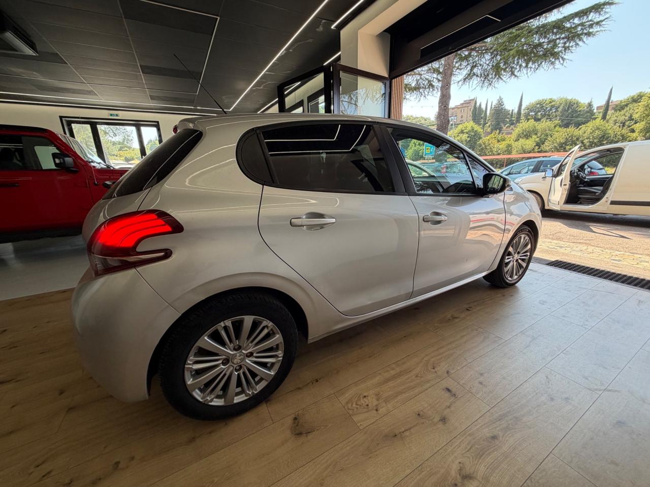 Peugeot 208 PureTech 82 5 porte Allure