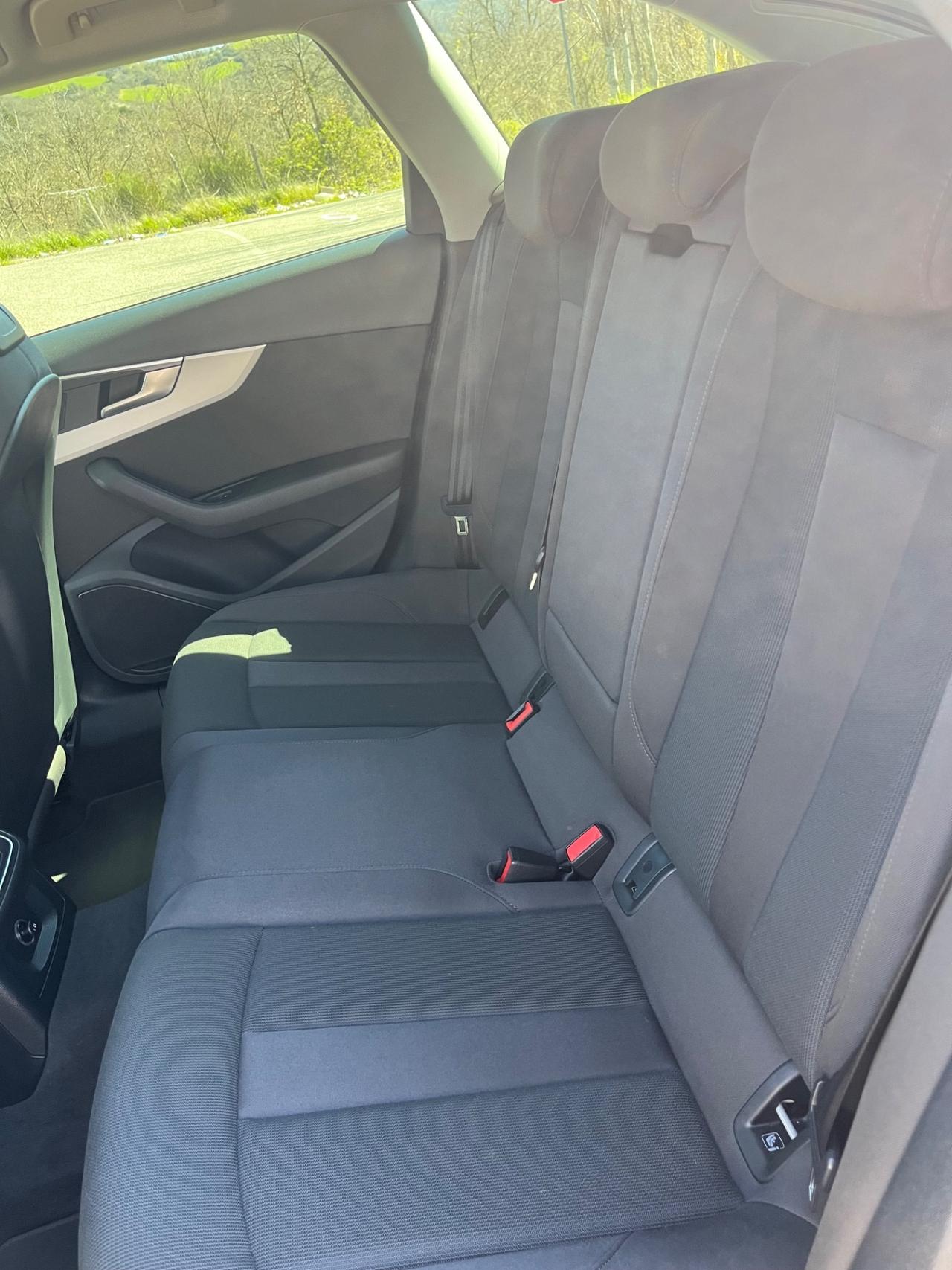 Audi A4 Avant 40 TDI S tronic line edition