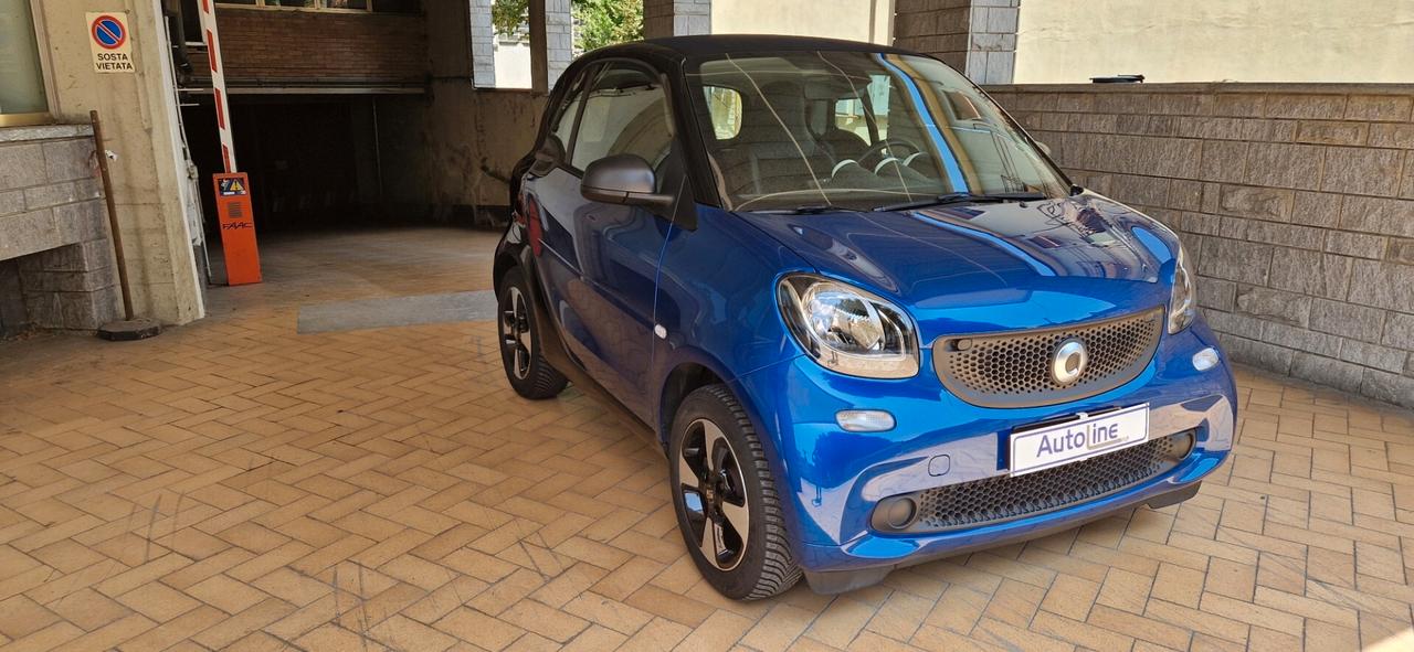 Smart ForTwo 70 1.0 twinamic Youngster cerchi in lega cambio automatico e sequenziale sedili in pelle