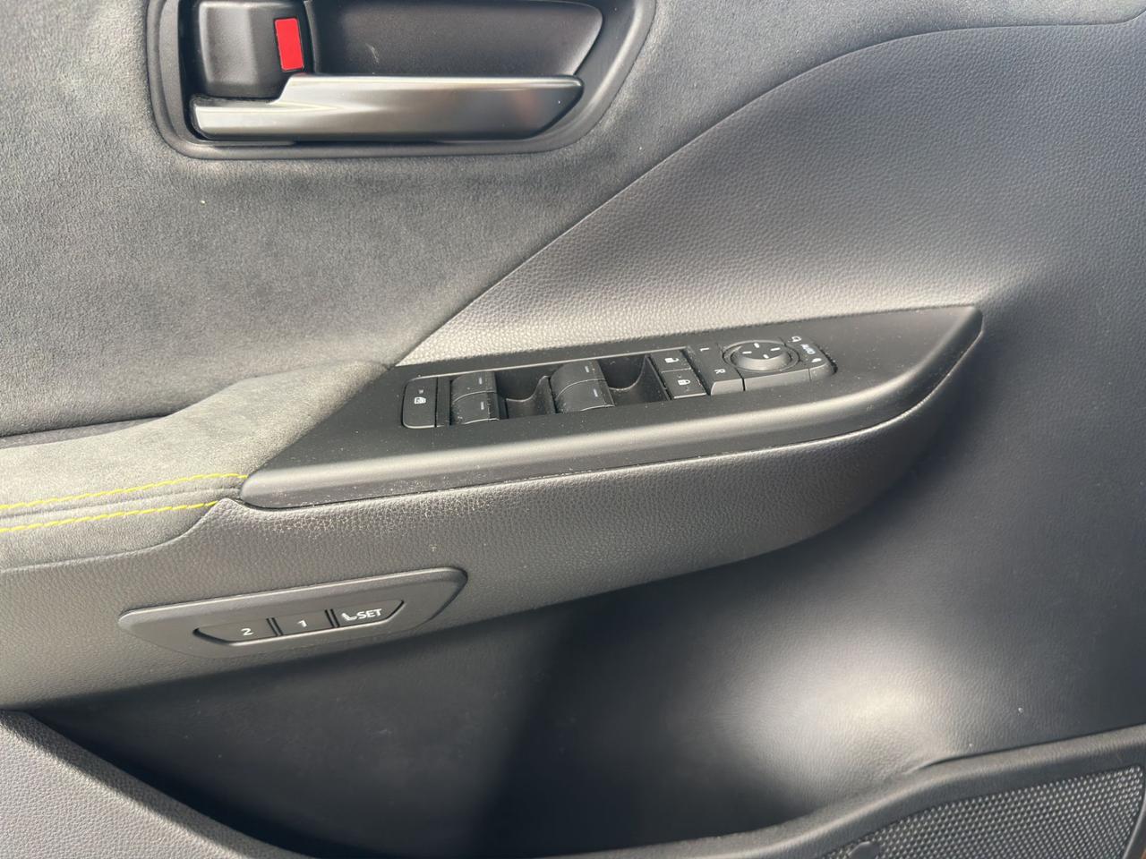 Toyota C-HR 2.0 phev Lounge Premiere fwd e-cvt