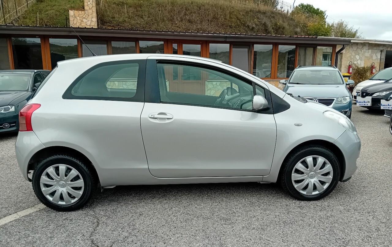 Toyota Yaris 1.0 3 porte Sol