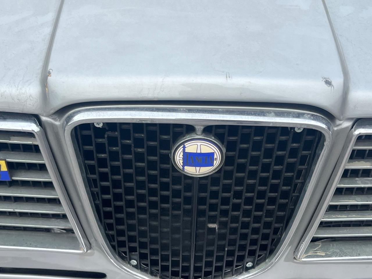 Lancia 2000 iniezione ( Flavia berlina )