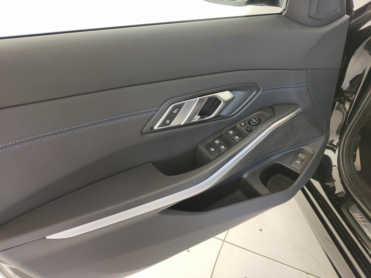 BMW 320d Touring mhev 48V xdrive MSport auto