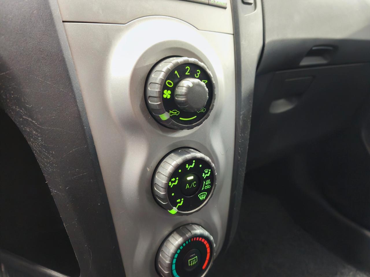 Toyota Yaris 1.3 5 porte Sol