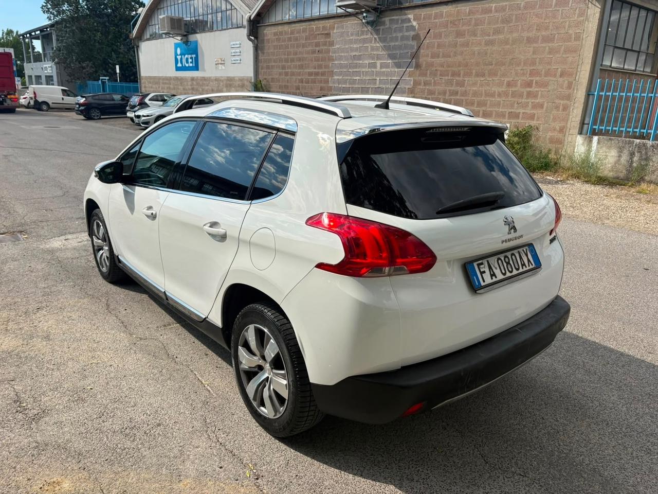 Peugeot 2008 PureTech 82 Allure 2015 131.000 KM