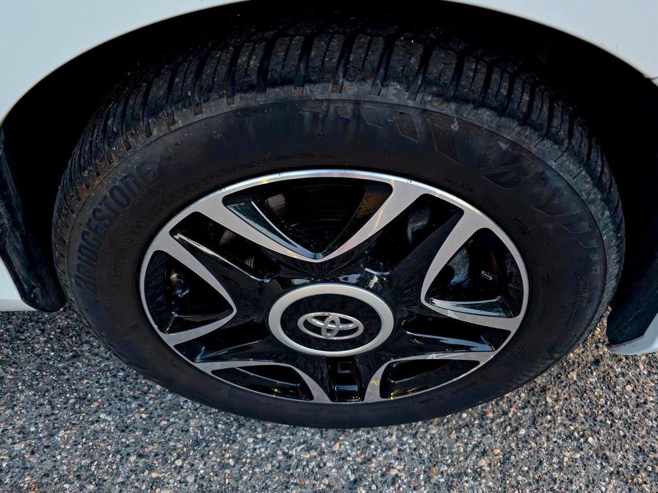 Toyota Yaris 1.5 Hybrid 5 porte Active 2015-E6B Automatico NEO