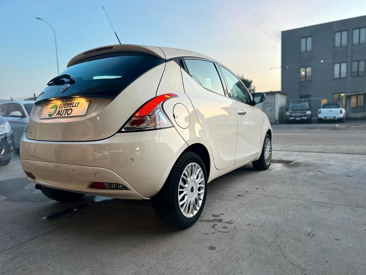 Lancia Ypsilon 1.2 69 CV 5 porte Silver