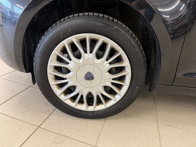 Lancia Ypsilon 1.2 69 CV 5 porte Gold