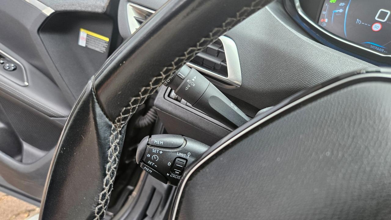 Peugeot 3008 1.2 PURETECH TURBO 130CV CAMERA-NAVY-CARPLAY