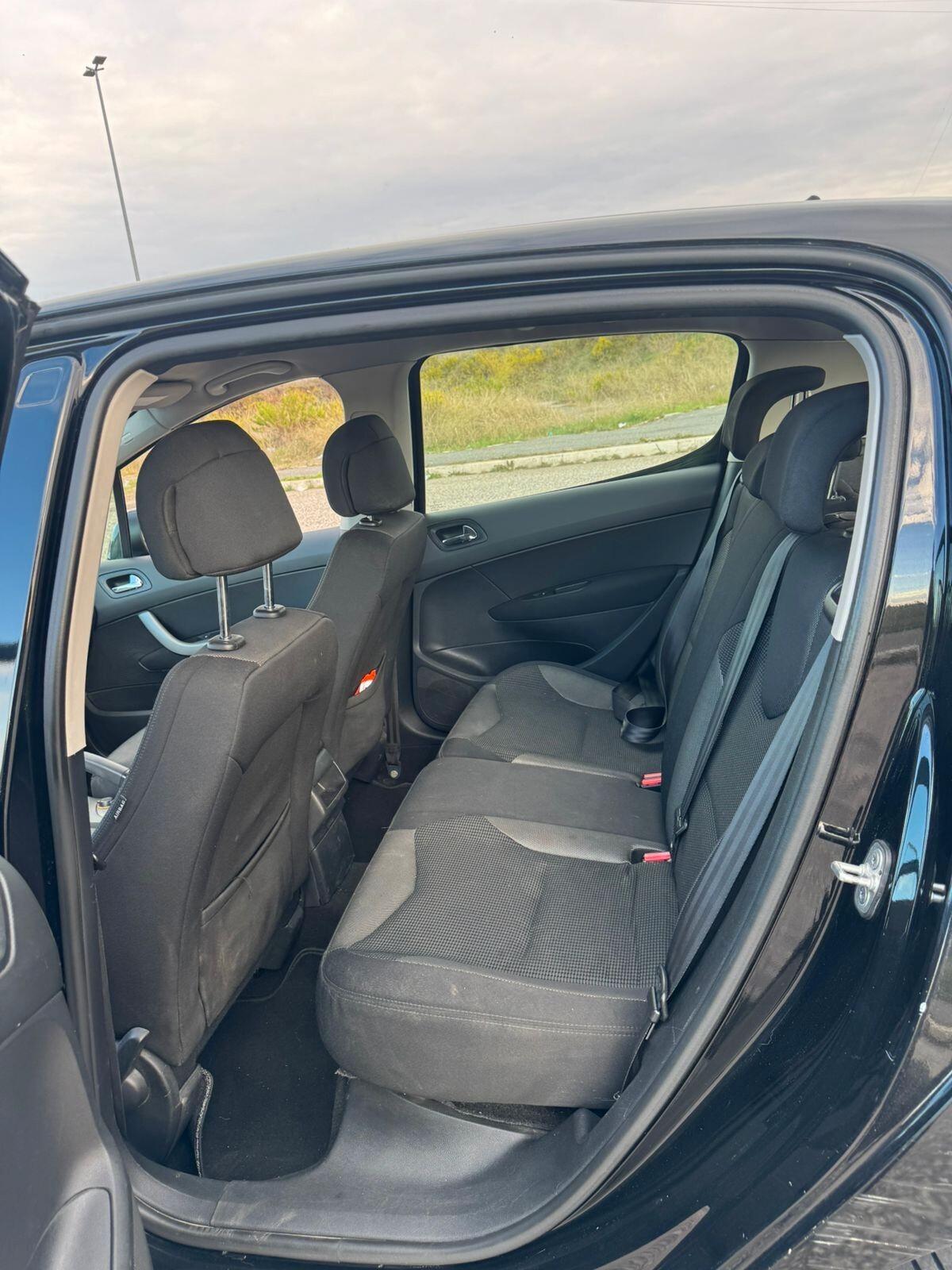 Peugeot 308 1.6 HDi 110CV 5p. Féline (6 Marce)