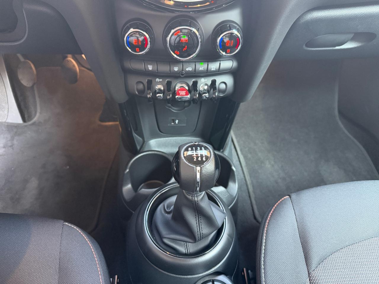 Mini 3 Porte Cooper Essential 1.5 Twin Power Turbo " Cambio Manuale "