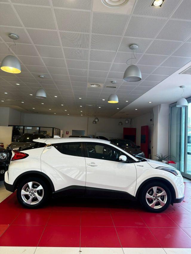 TOYOTA C-HR 1.8 Hybrid E-CVT Active