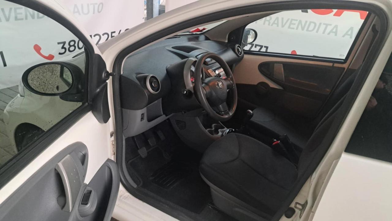 Toyota Aygo 1.0 12V VVT-i 5 porte Active Connect