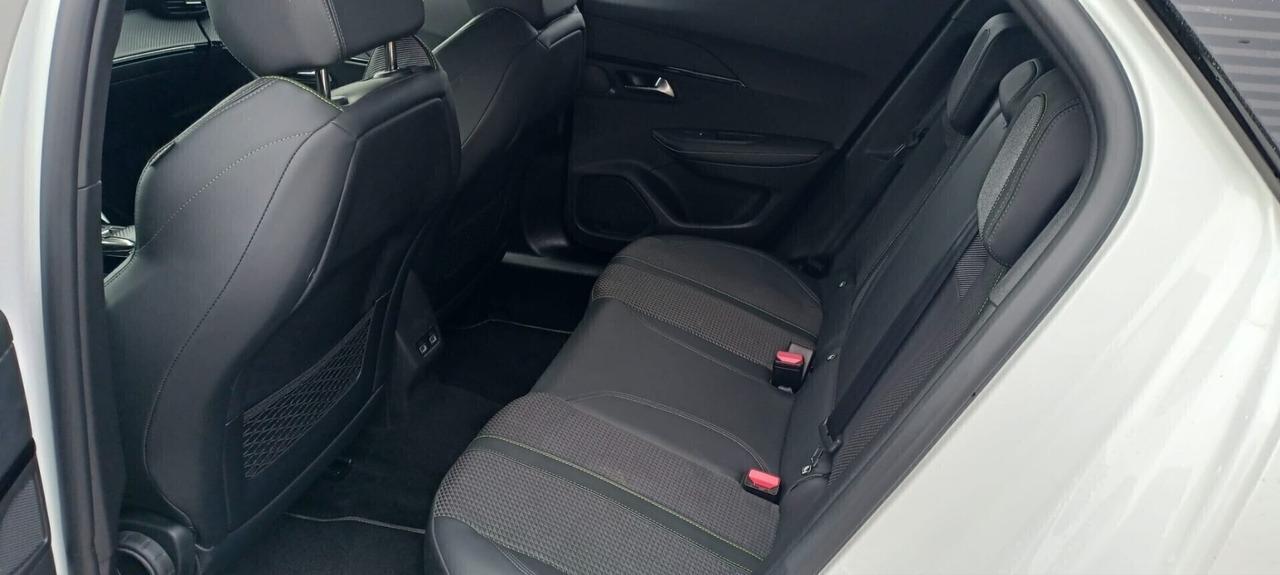 Peugeot 2008 PureTech 130 S&S EAT8 GT