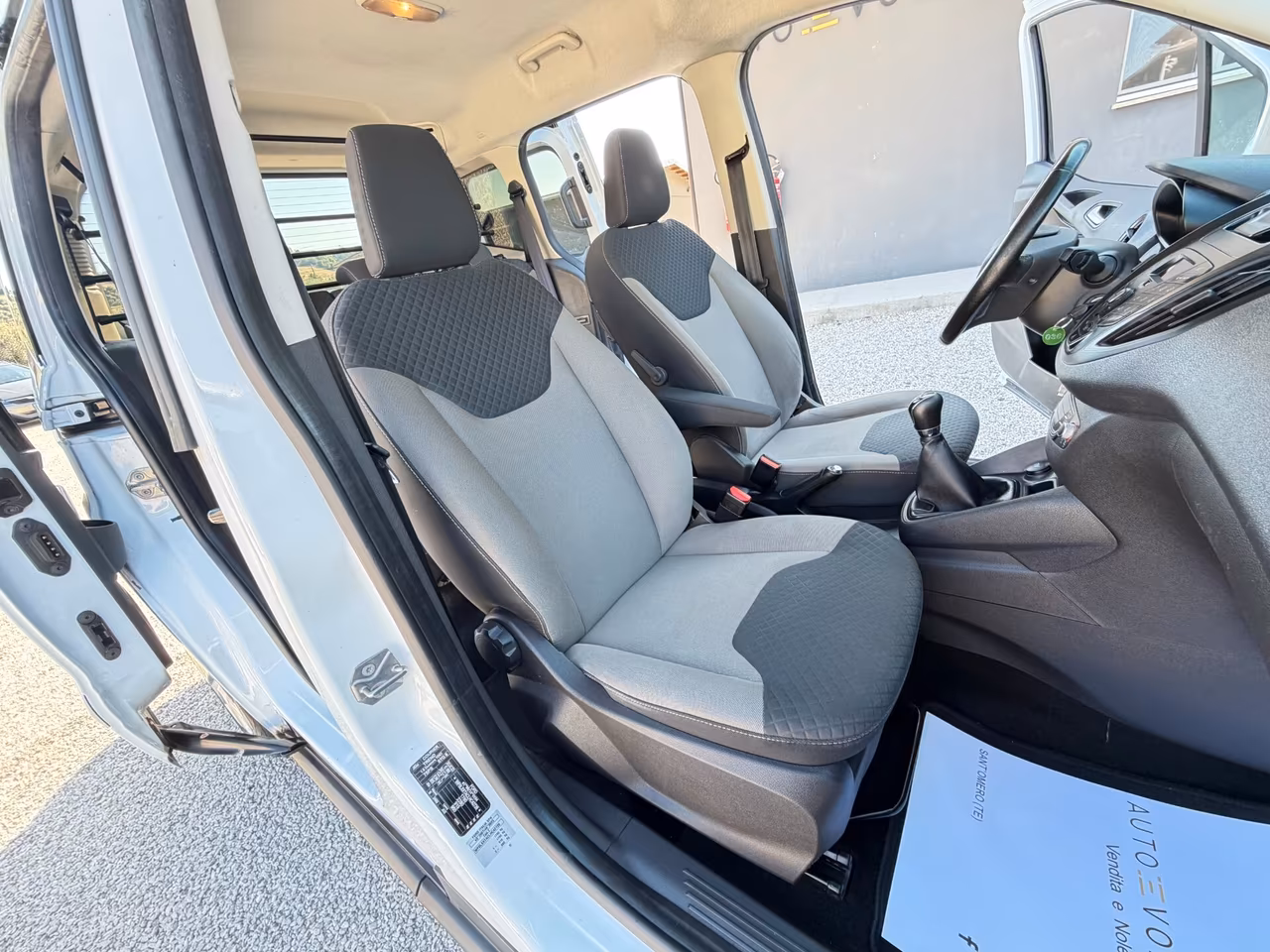Ford Tourneo Courier 1.5 TDCI 95 cv 136.705 km unico proprietario autocarro