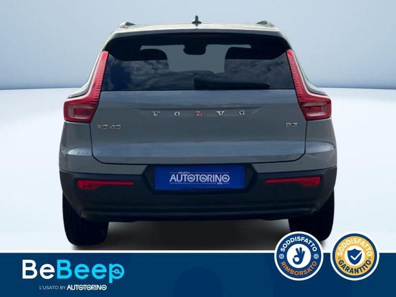 Volvo XC40 2.0 B3 PLUS DARK AUTO