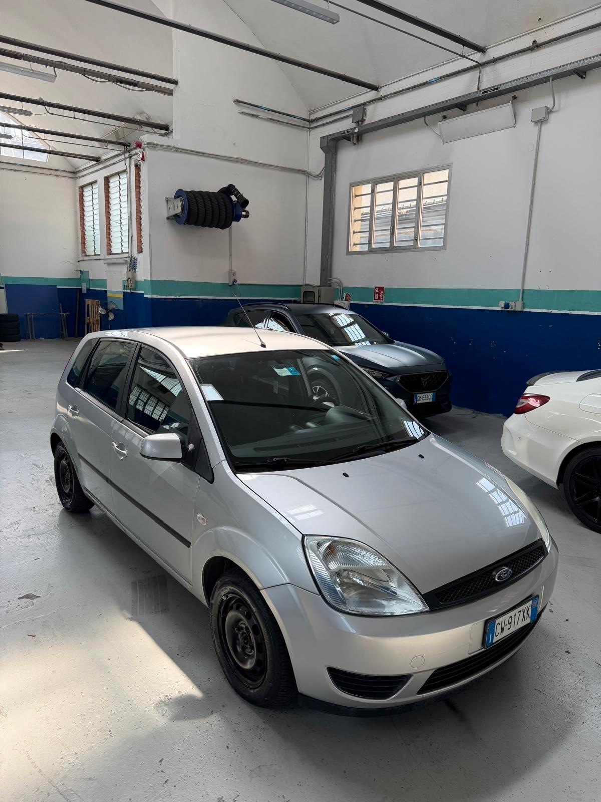 Ford Fiesta 1.4 16V 5p. Ghia