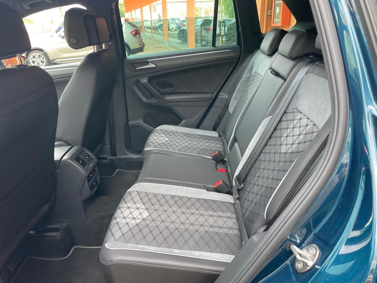 Volkswagen Tiguan 2.0 TDI 150 CV SCR DSG R-Line Telecamera