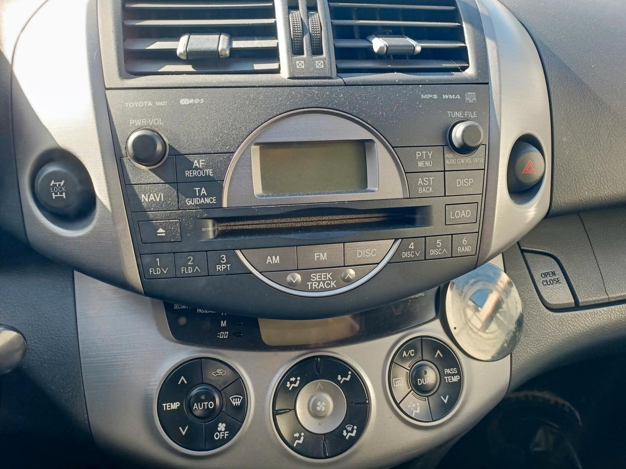 Toyota RAV 4 RAV4 2.2 D-4D 136 CV Luxury gancio traino