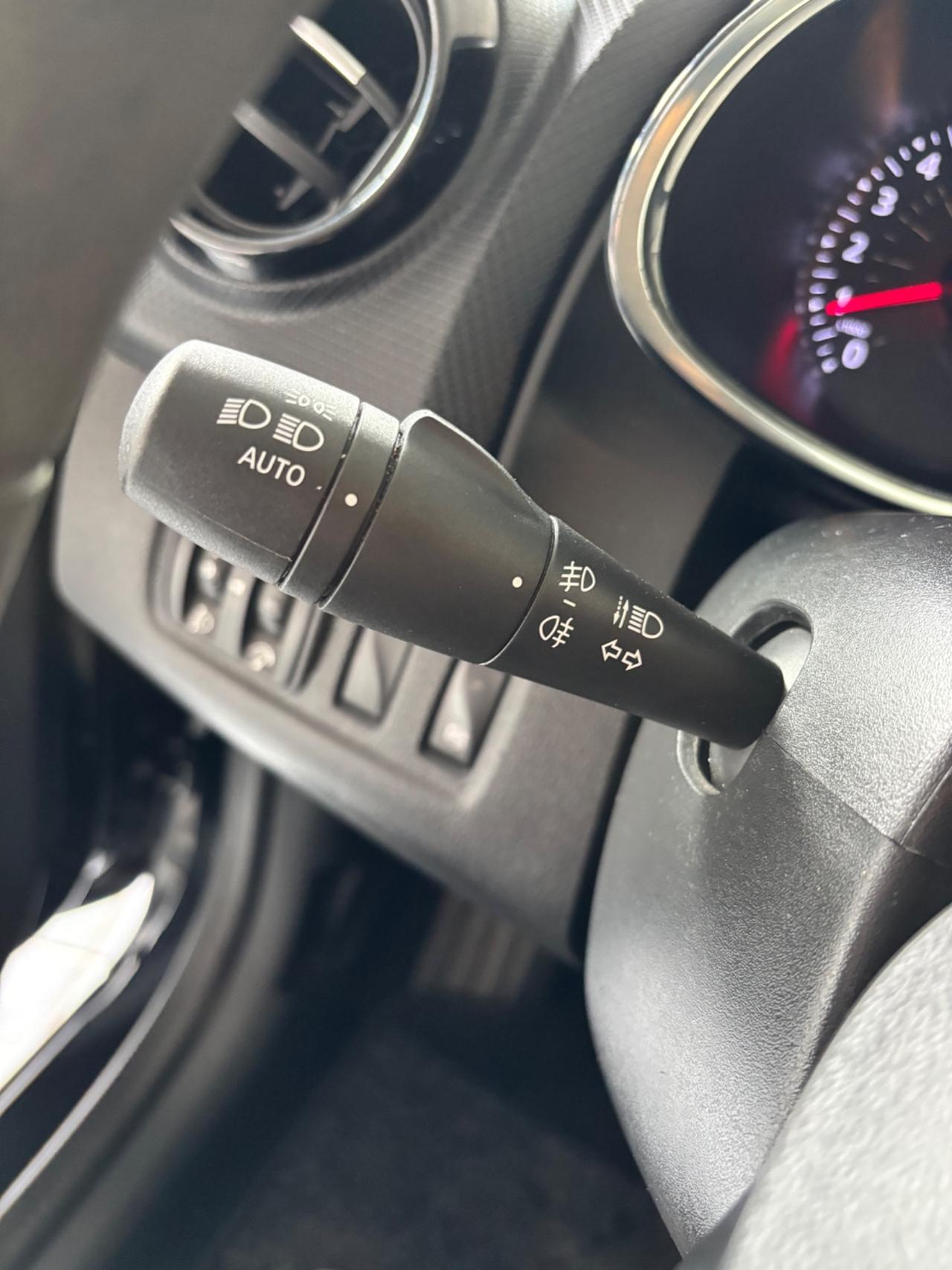 Renault Clio TCe 12V 90 CV 5 porte Moschino Intens