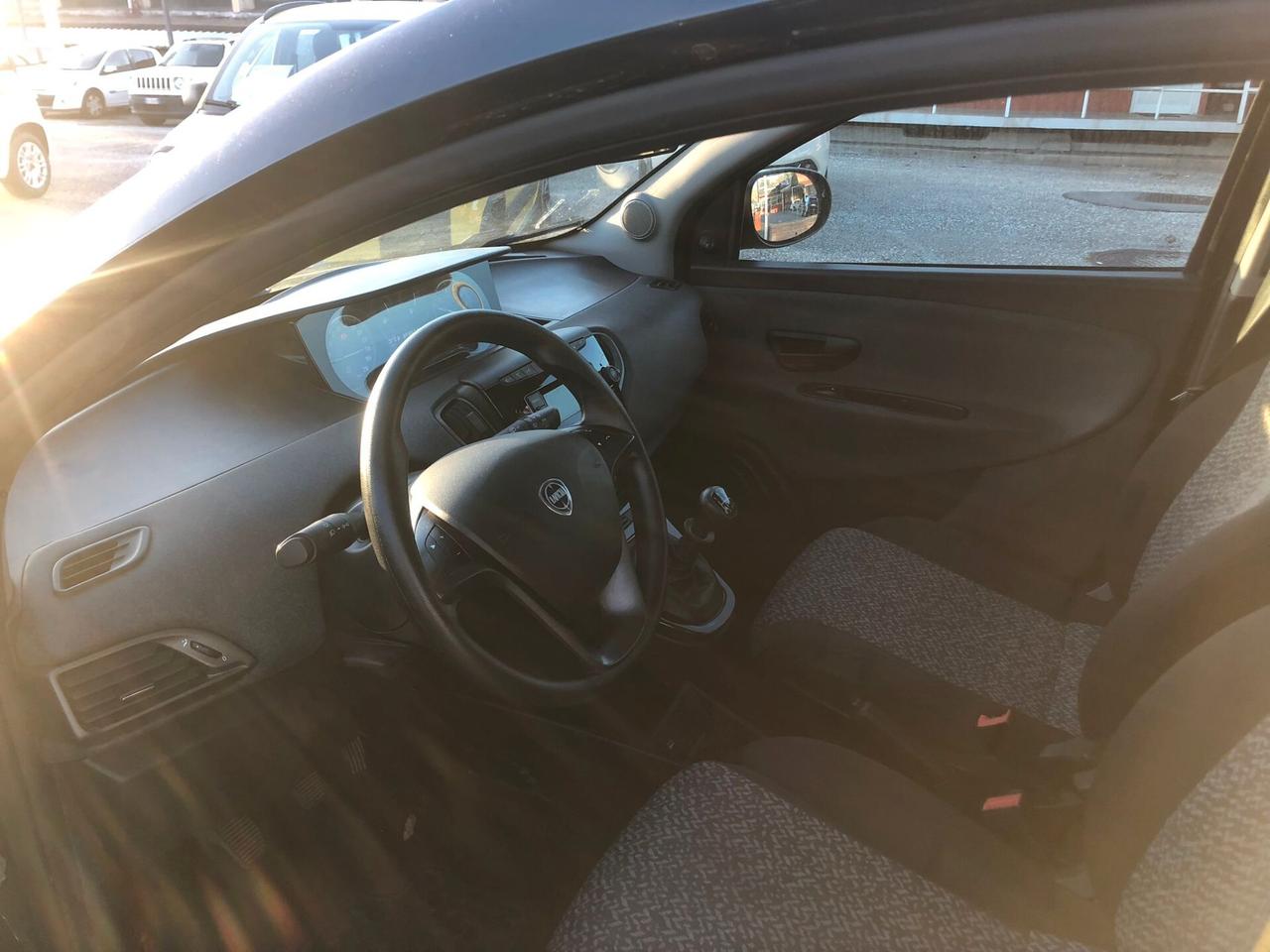 Lancia Ypsilon 1.0 FireFly 5 porte S&S Hybrid PROMO FINANZIAMENTO